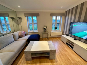 MUFC & Trafford Centre Townhouse 4 BR FREE Parking